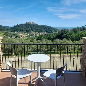 Alloggio per agriturismo La Sarticola, Luni